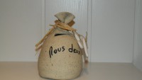 Tirelire en grès avec inscription " nous deux 2 , avec fond amovible en mousse