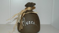 Tirelire en terre noire maganèse , avec inscription  "merci "