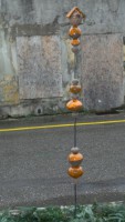 Totem en terre noire